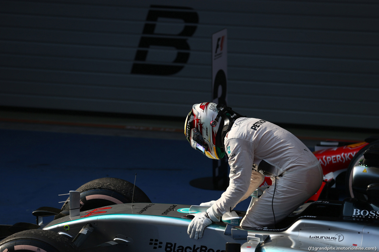 GP CINA, 12.04.2015 - Gara, Lewis Hamilton (GBR) Mercedes AMG F1 W06 vincitore