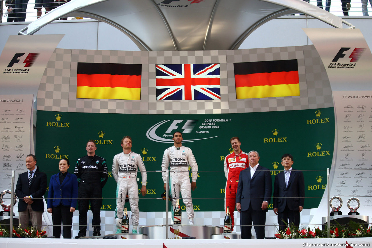 GP CINA, 12.04.2015 - Gara, 1st position Lewis Hamilton (GBR) Mercedes AMG F1 W06, 2à Nico Rosberg (GER) Mercedes AMG F1 W06 e terzo Sebastian Vettel (GER) Ferrari SF15-T