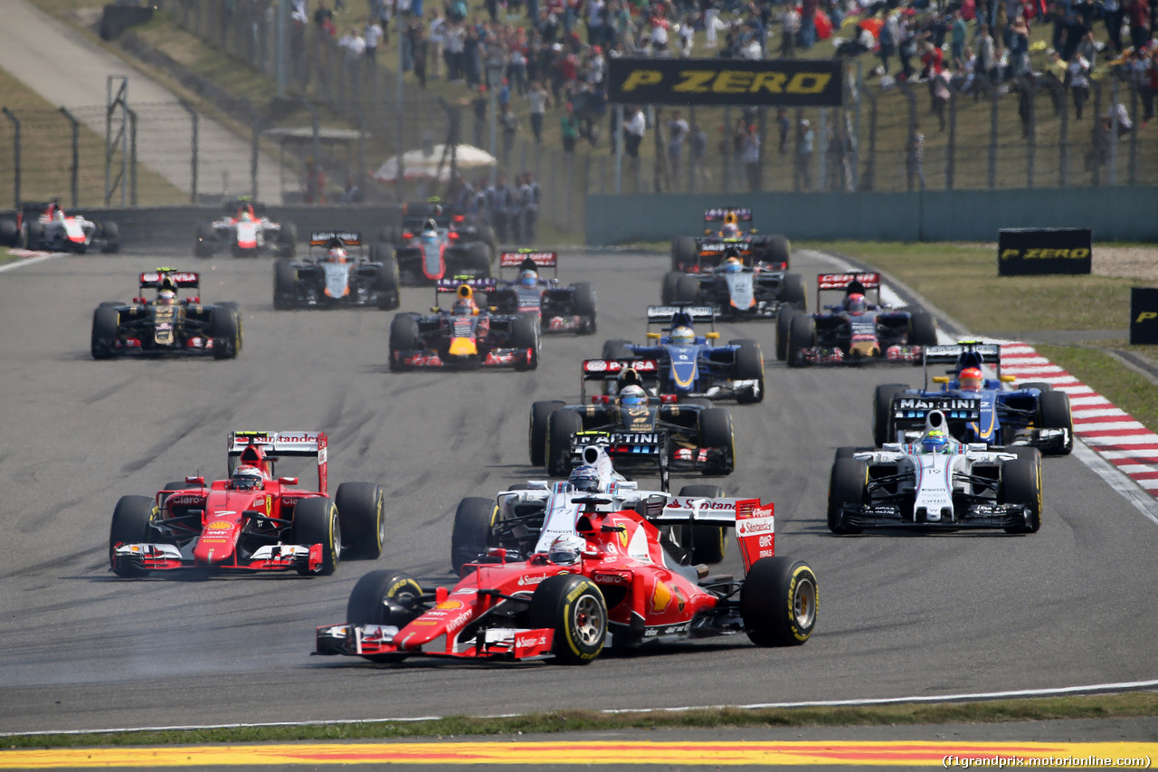 GP CINA, 12.04.2015 - Gara, Sebastian Vettel (GER) Ferrari SF15-T davanti a Valtteri Bottas (FIN) Williams F1 Team FW37 e Kimi Raikkonen (FIN) Ferrari SF15-T