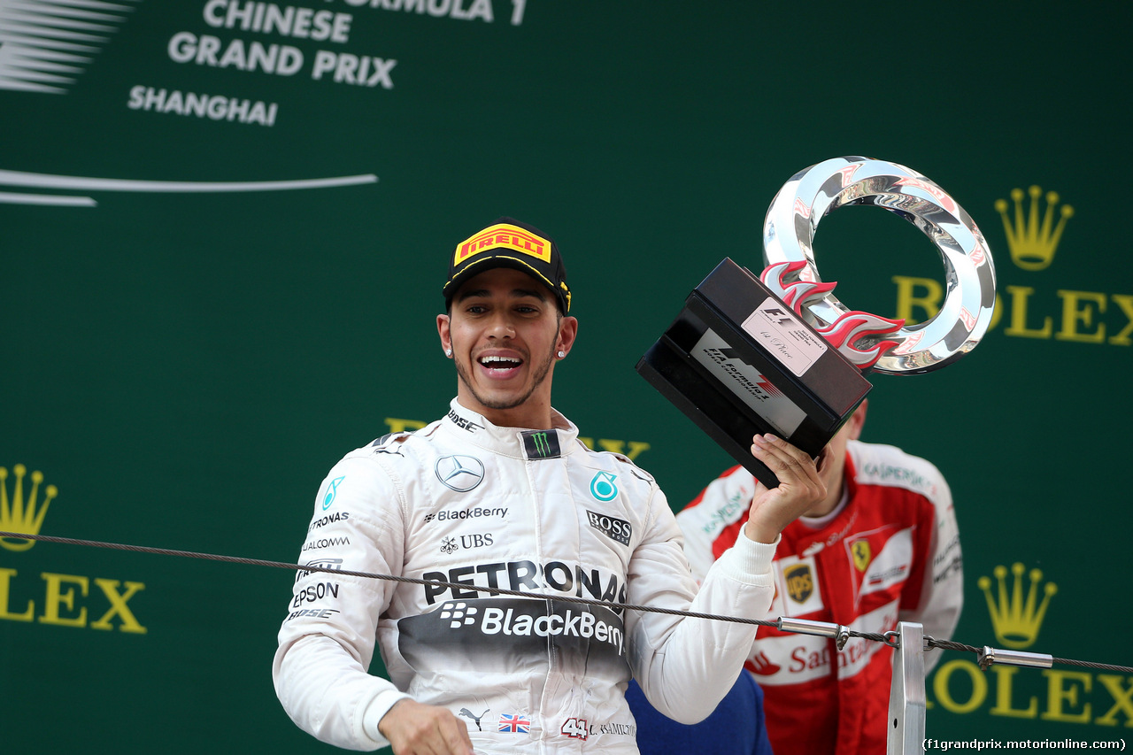 GP CINA, 12.04.2015 - Gara, Lewis Hamilton (GBR) Mercedes AMG F1 W06 vincitore