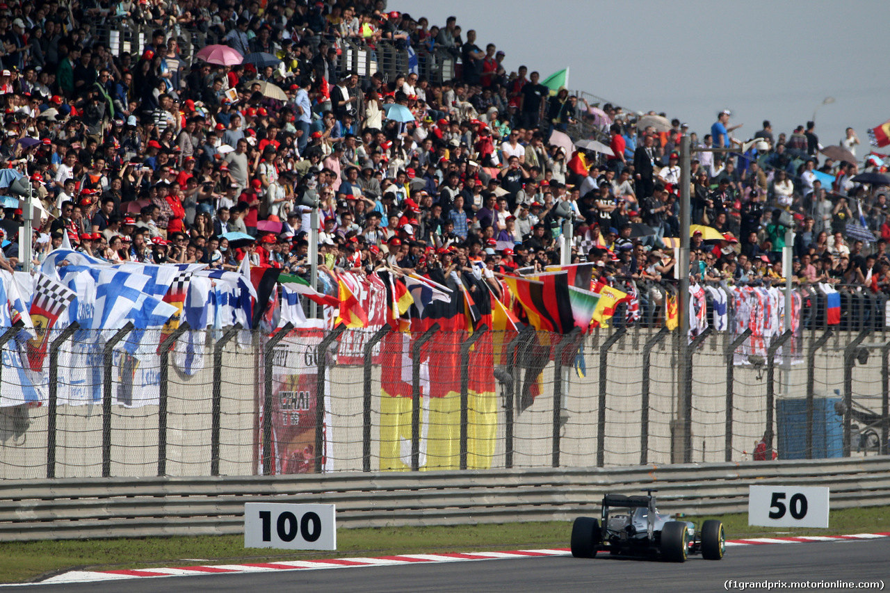 GP CINA, 12.04.2015 - Gara, Lewis Hamilton (GBR) Mercedes AMG F1 W06