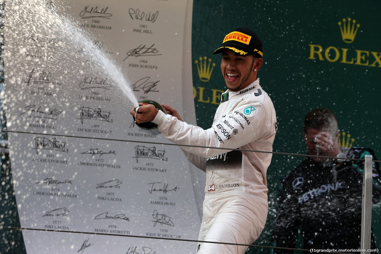 GP CINA, 12.04.2015 - Gara, Lewis Hamilton (GBR) Mercedes AMG F1 W06 vincitore