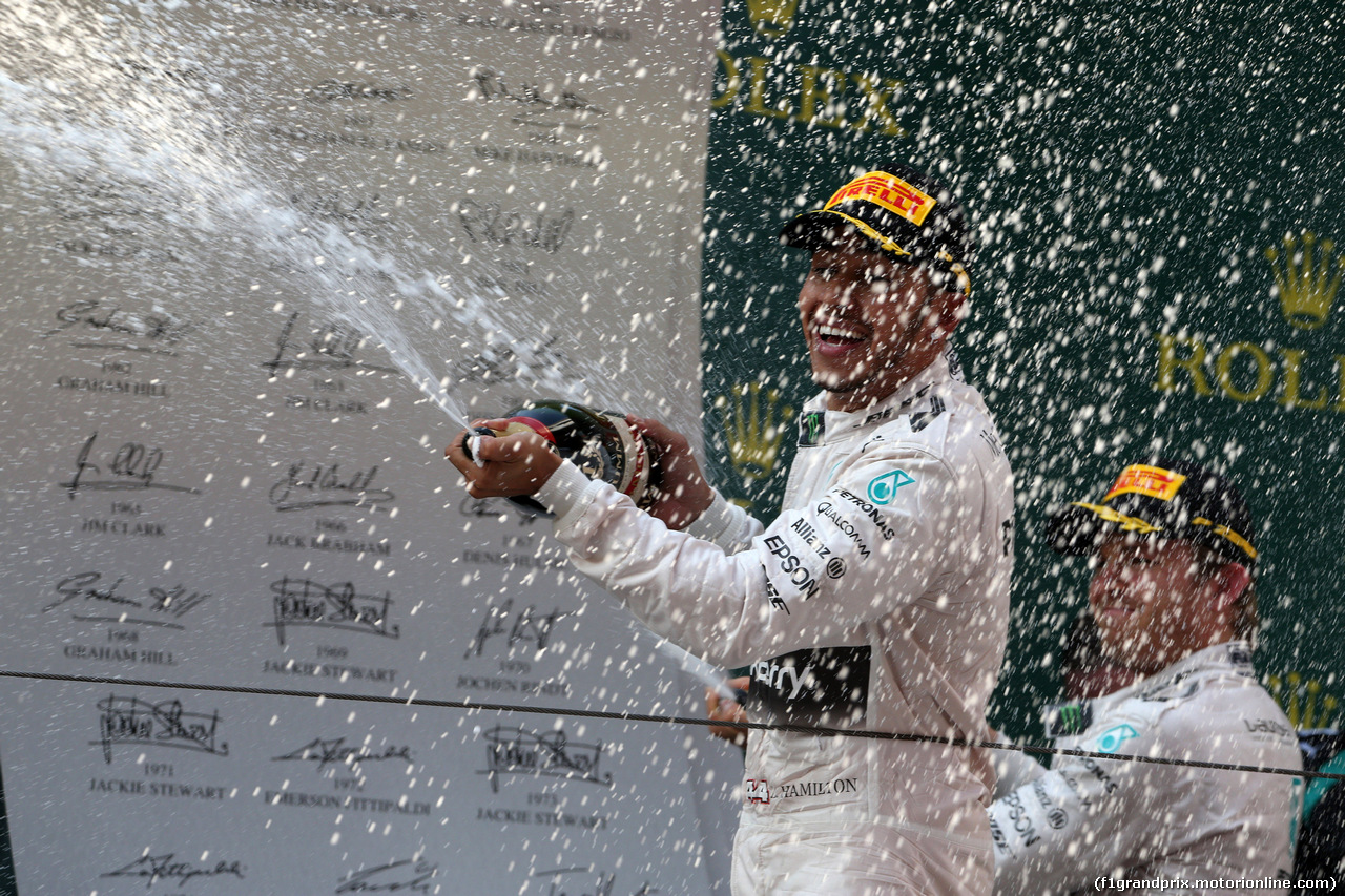 GP CINA, 12.04.2015 - Gara, Lewis Hamilton (GBR) Mercedes AMG F1 W06 vincitore e secondo Nico Rosberg (GER) Mercedes AMG F1 W06