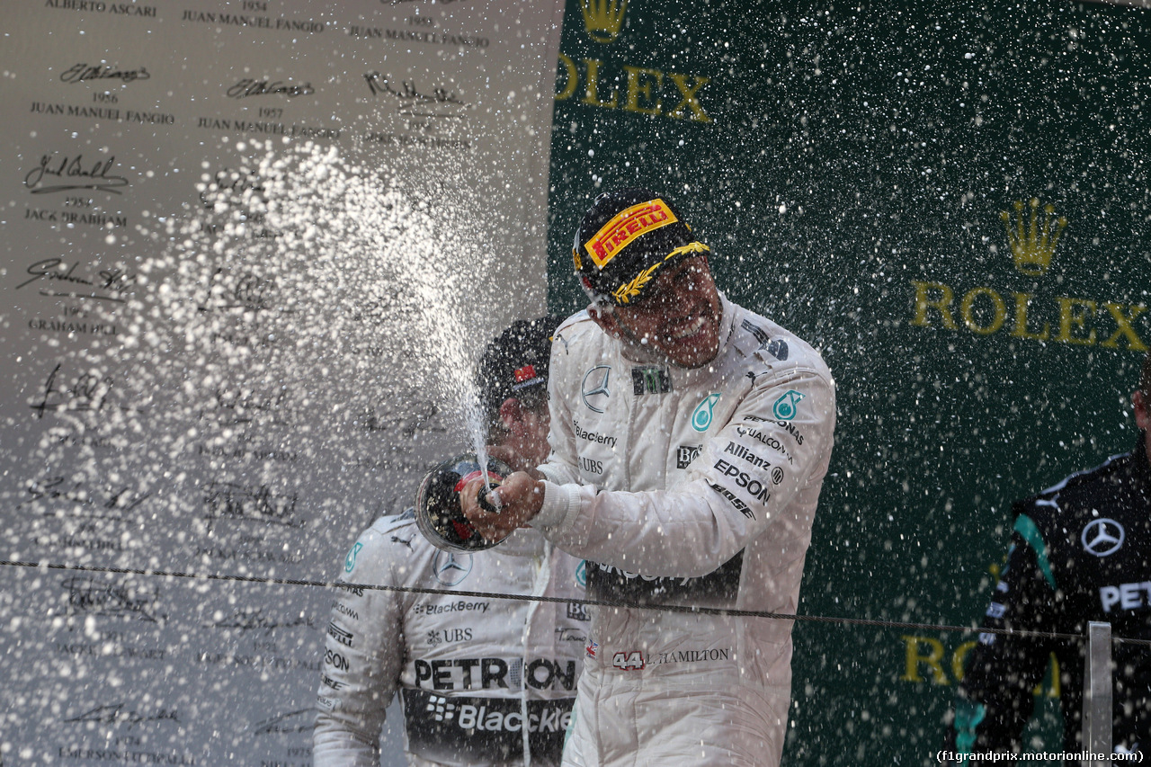 GP CINA, 12.04.2015 - Gara, Lewis Hamilton (GBR) Mercedes AMG F1 W06 vincitore e secondo Nico Rosberg (GER) Mercedes AMG F1 W06