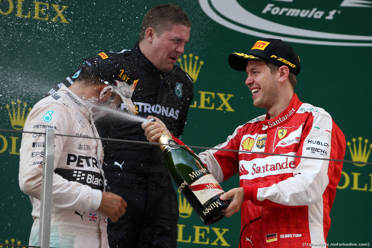 GP CINA, 12.04.2015 - Gara, Lewis Hamilton (GBR) Mercedes AMG F1 W06 vincitore e terzo Sebastian Vettel (GER) Ferrari SF15-T