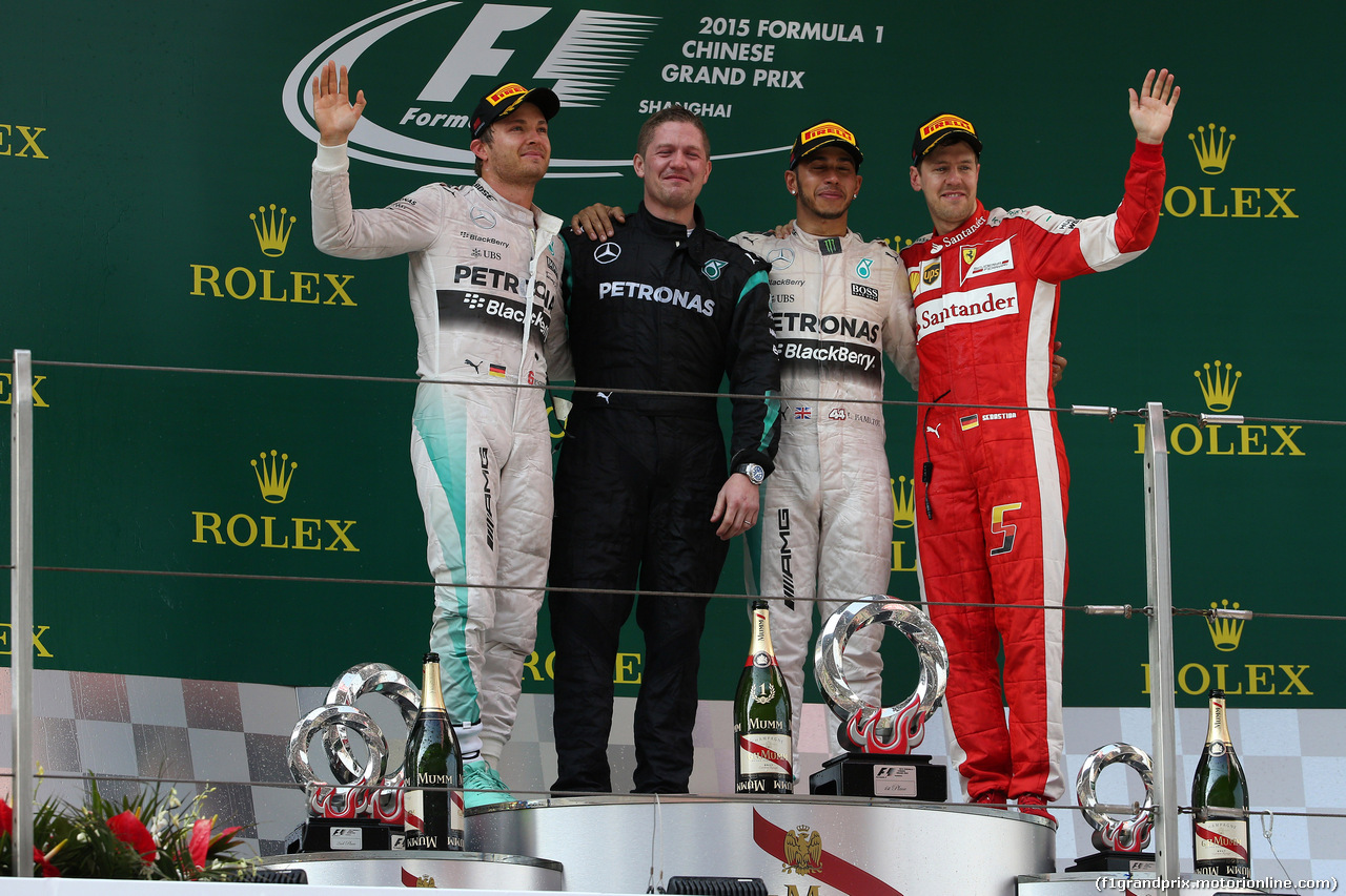 GP CINA, 12.04.2015 - Gara, 1st position Lewis Hamilton (GBR) Mercedes AMG F1 W06, secondo Nico Rosberg (GER) Mercedes AMG F1 W06 e terzo Sebastian Vettel (GER) Ferrari SF15-T