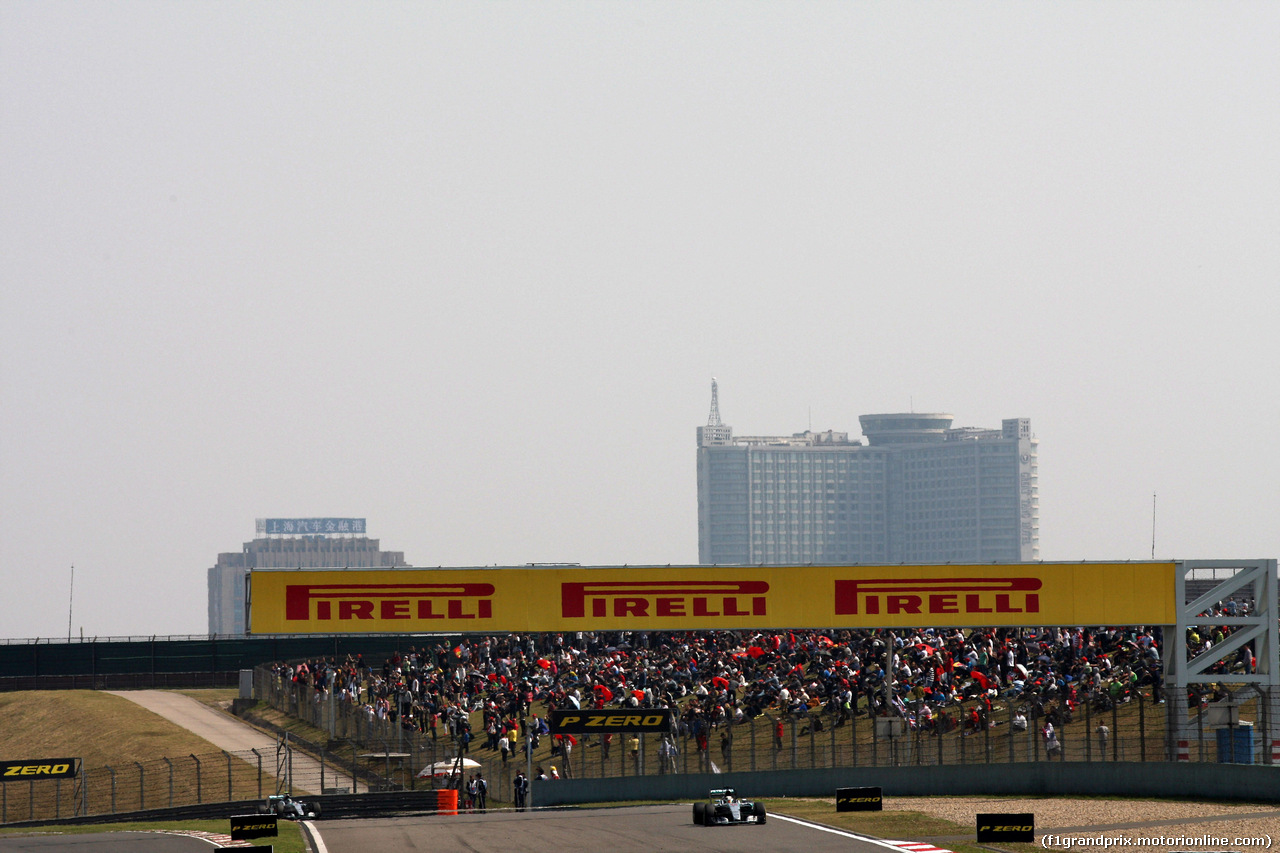 GP CINA, 12.04.2015 - Gara, Lewis Hamilton (GBR) Mercedes AMG F1 W06