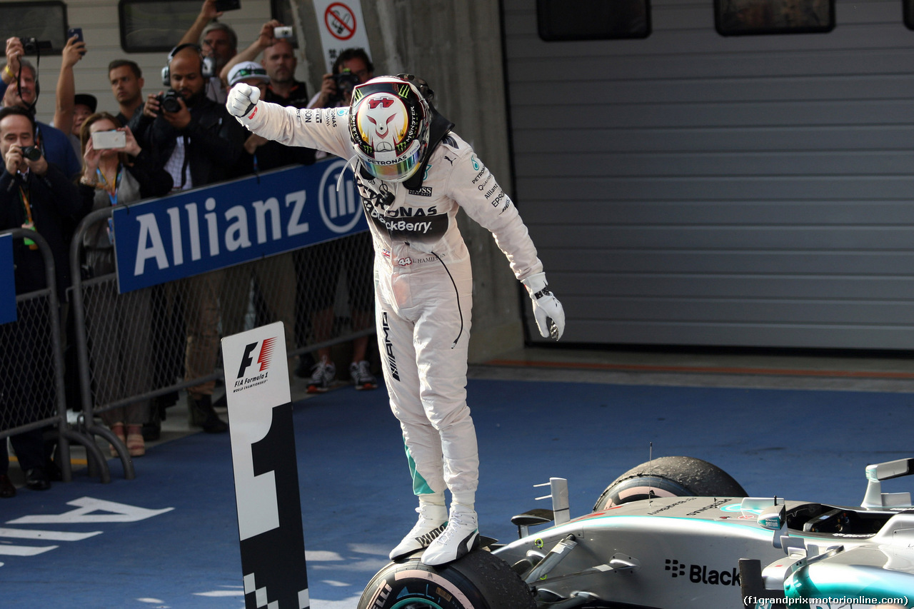 GP CINA, 12.04.2015 - Gara, Lewis Hamilton (GBR) Mercedes AMG F1 W06 vincitore