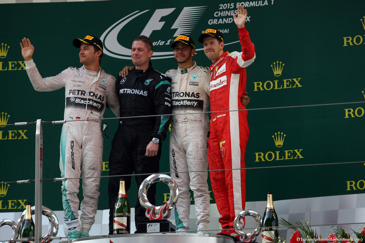 GP CINA, 12.04.2015 - Gara, 1st position Lewis Hamilton (GBR) Mercedes AMG F1 W06, secondo Nico Rosberg (GER) Mercedes AMG F1 W06 e terzo Sebastian Vettel (GER) Ferrari SF15-T