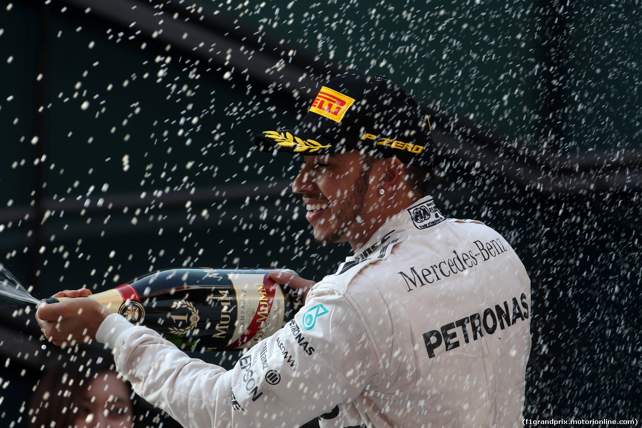 GP CINA, 12.04.2015 - Gara, Lewis Hamilton (GBR) Mercedes AMG F1 W06 vincitore