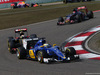 GP CINA, 12.04.2015 - Gara, Marcus Ericsson (SUE) Sauber C34 davanti a Pastor Maldonado (VEN) Lotus F1 Team E23