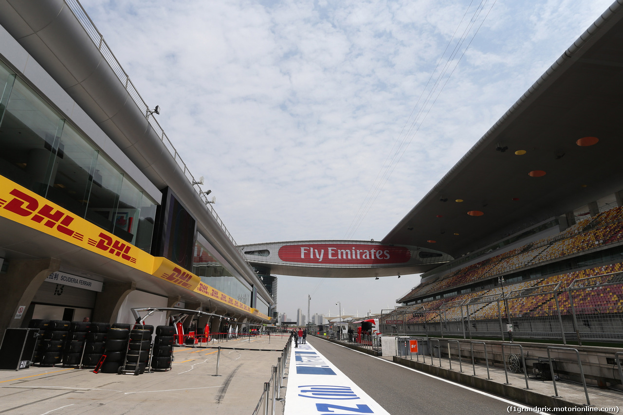 GP CINA, 09.04.2015 - The pit lane