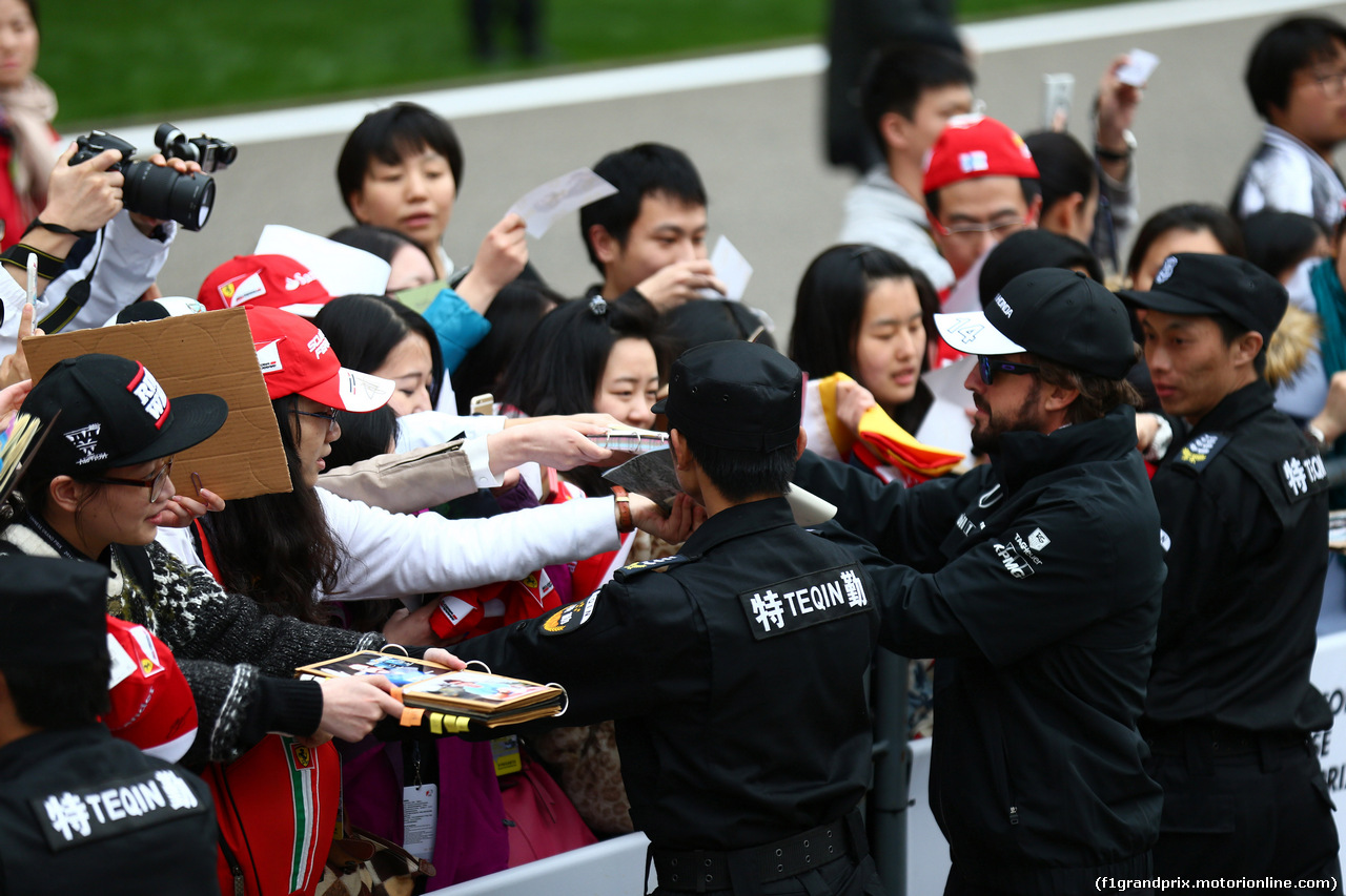 GP CINA, 09.04.2015 - Fernando Alonso (ESP) McLaren Honda MP4-30