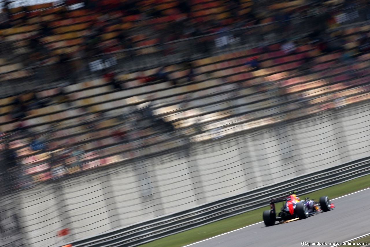 GP CINA, 11.04.2015 - Prove Libere 3, Daniil Kvyat (RUS) Red Bull Racing RB11