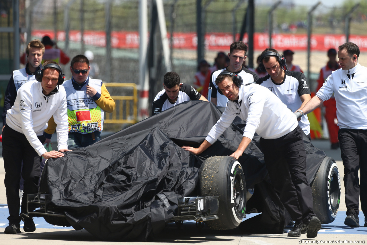GP CINA, 11.04.2015 - Prove Libere 3, Fernando Alonso (ESP) McLaren Honda MP4-30