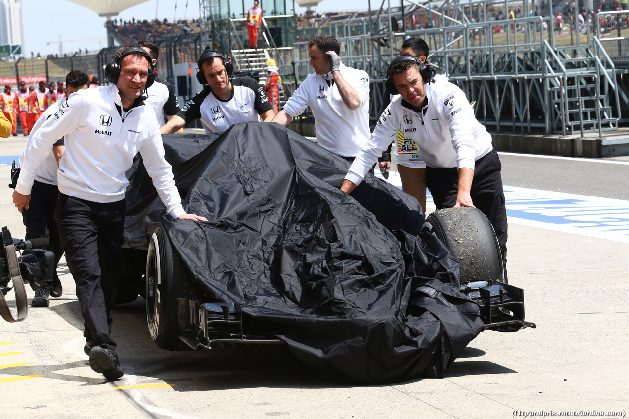 GP CINA, 11.04.2015 - Prove Libere 3, Fernando Alonso (ESP) McLaren Honda MP4-30