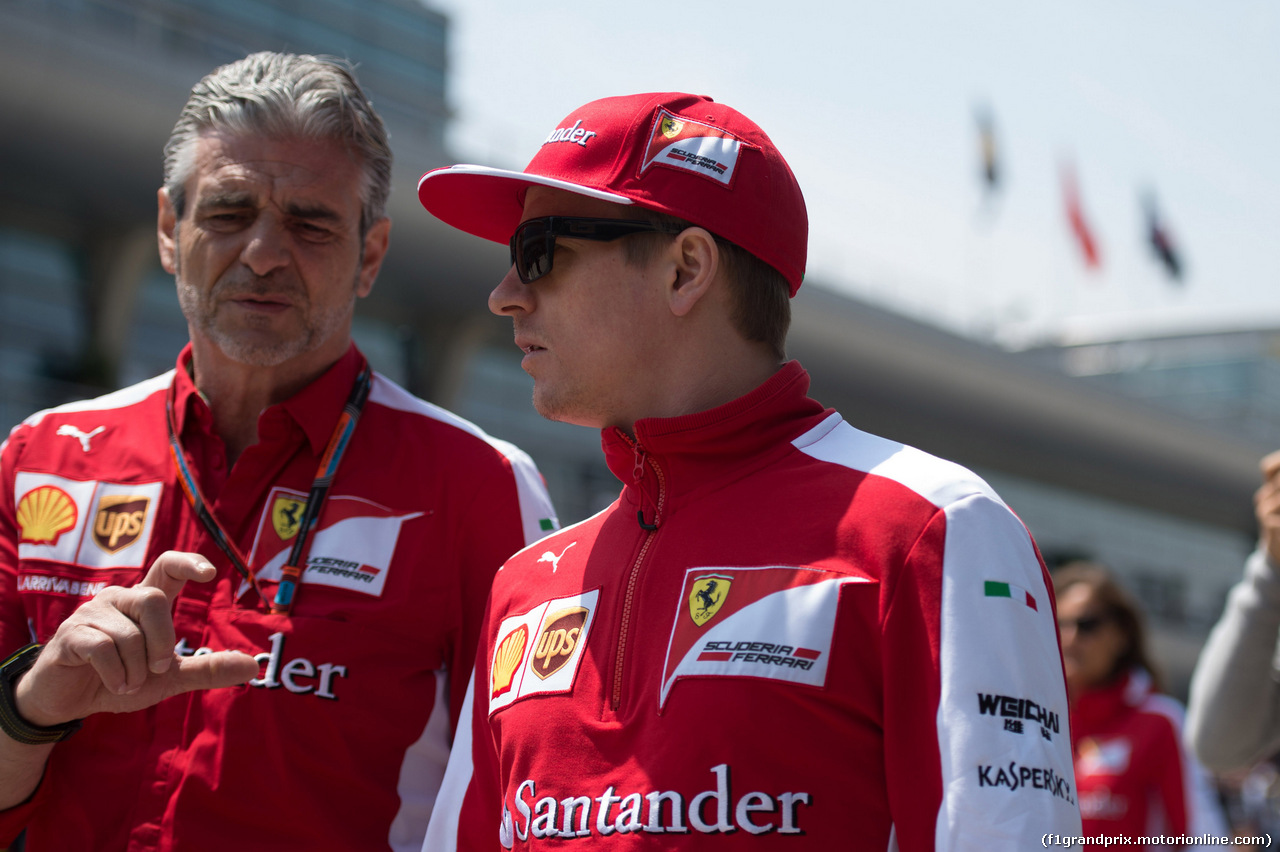 GP CINA, 11.04.2015 - Prove Libere 3, Maurizio Arrivabene (ITA) Ferrari Team Principal e Kimi Raikkonen (FIN) Ferrari SF15-T