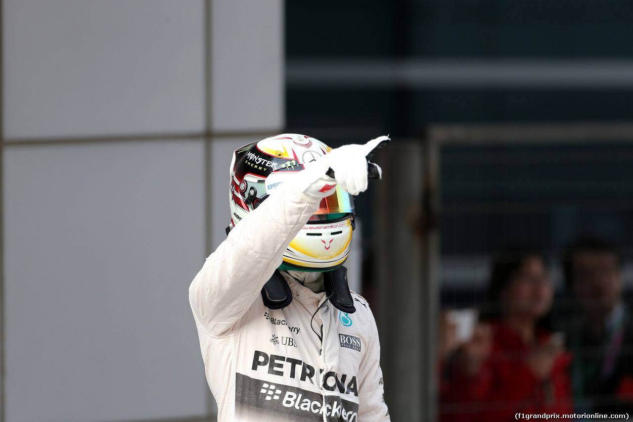 GP CINA, 11.04.2015 - Qualifiche, Lewis Hamilton (GBR) Mercedes AMG F1 W06 pole position