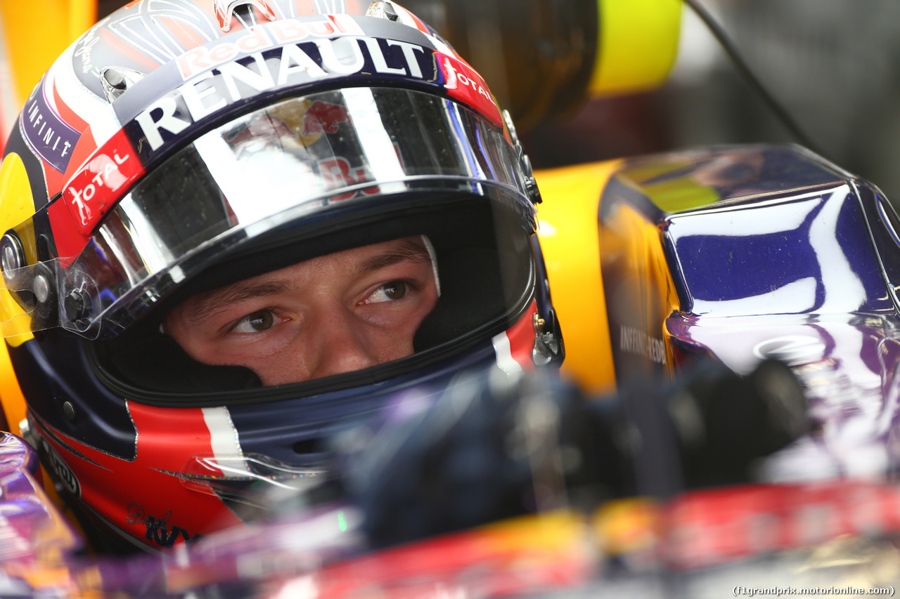 GP CINA, 10.04.2015 - Prove Libere 1, Daniil Kvyat (RUS) Red Bull Racing RB11