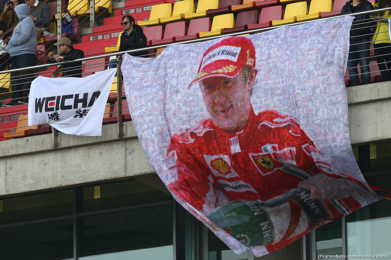 GP CINA, 10.04.2015 - Prove Libere 1, Kimi Raikkonen (FIN) Ferrari SF15-T fans