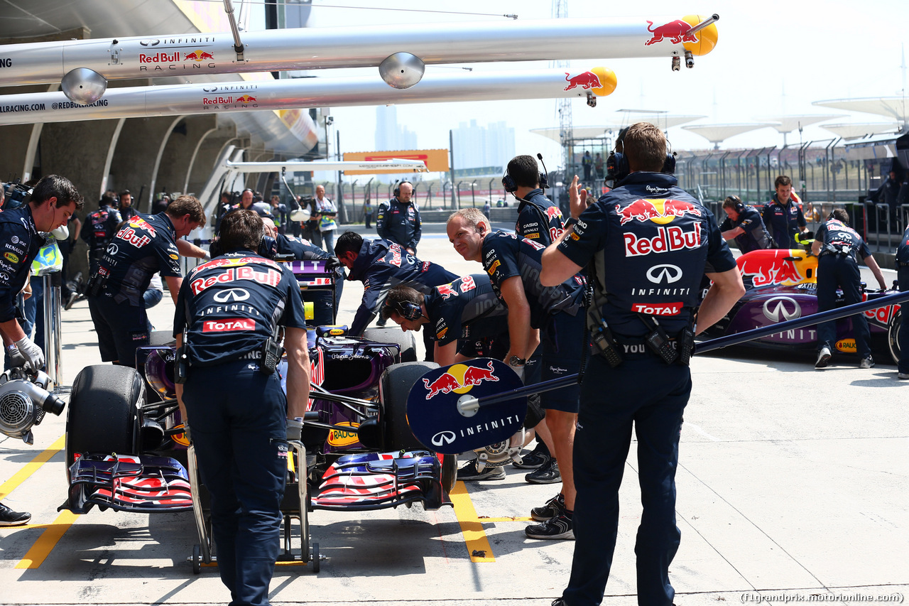 GP CINA, 10.04.2015 - Prove Libere 1, Daniel Ricciardo (AUS) Red Bull Racing RB11