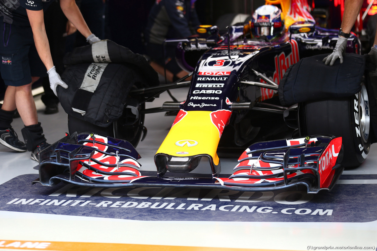 GP CINA, 10.04.2015 - Prove Libere 1, Daniel Ricciardo (AUS) Red Bull Racing RB11