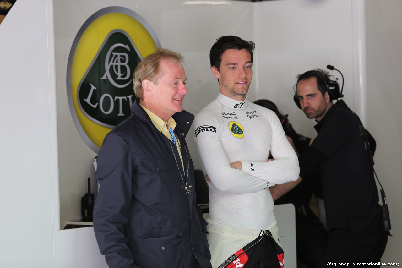 GP CINA, 10.04.2015 - Prove Libere 1, Jolyon Palmer (GBR) Test Driver, Lotus F1 Team e his father Jonathan Palmer, chief executive of MotorSport Vision