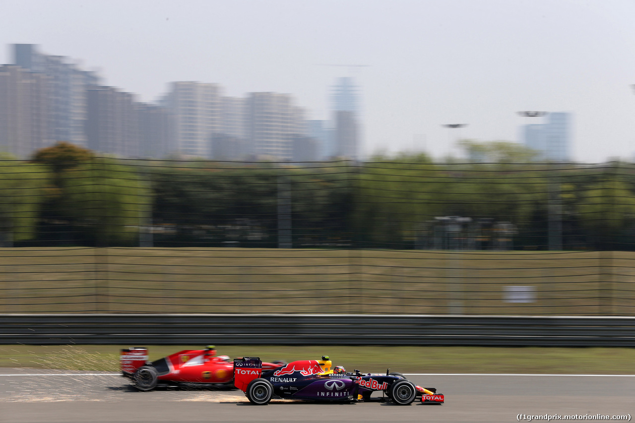 GP CINA, 10.04.2015 - Prove Libere 1, Kimi Raikkonen (FIN) Ferrari SF15-T e Daniil Kvyat (RUS) Red Bull Racing RB11