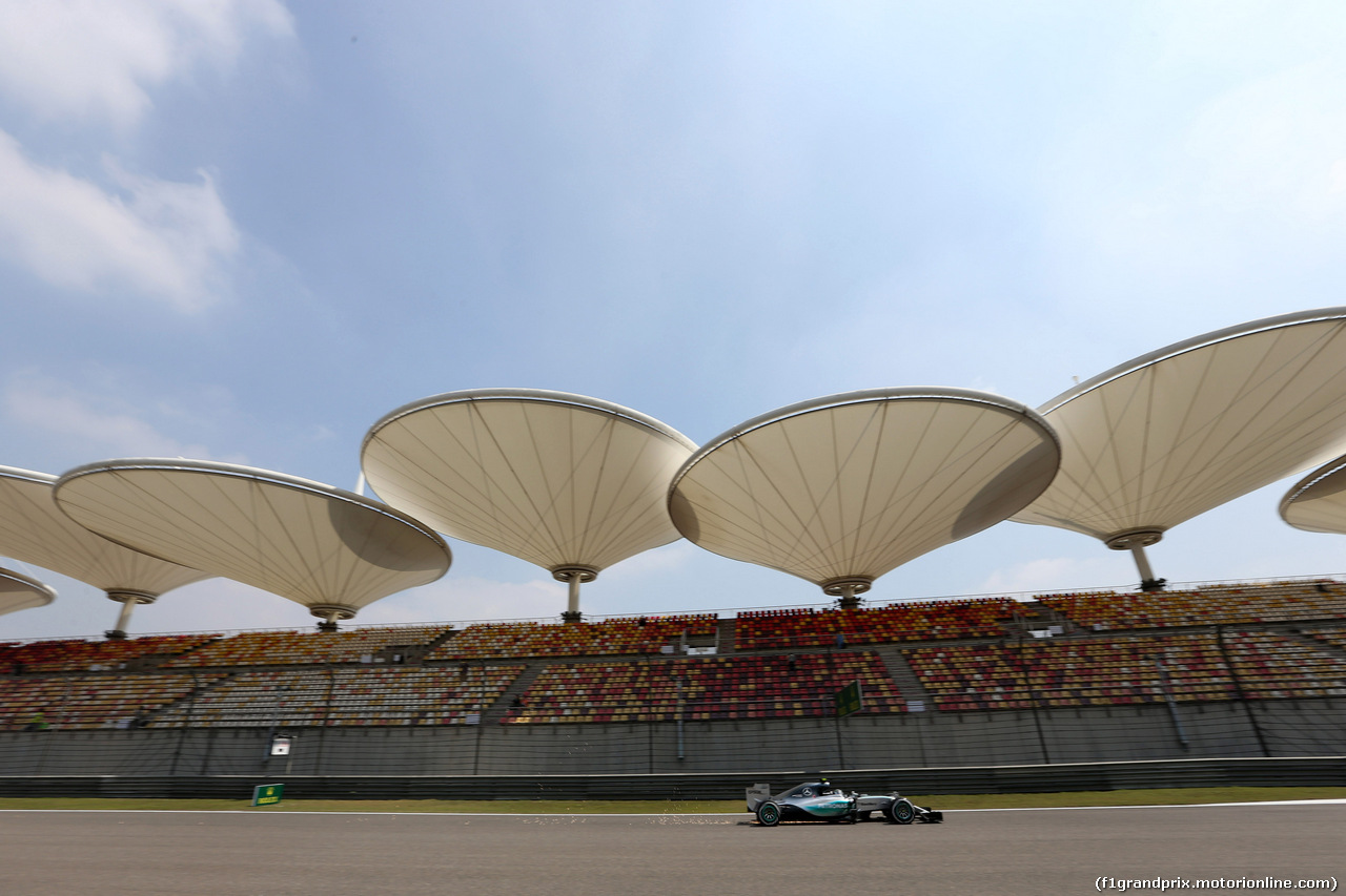 GP CINA, 10.04.2015 - Prove Libere 1, Lewis Hamilton (GBR) Mercedes AMG F1 W06
