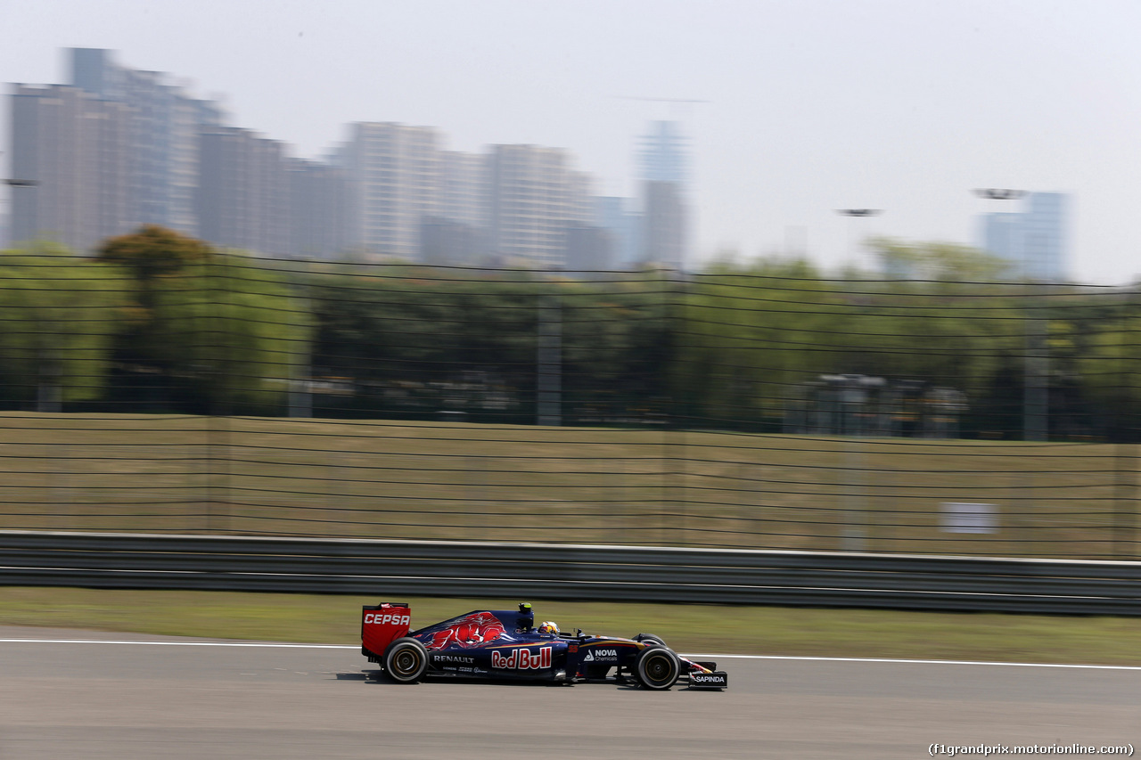 GP CINA, 10.04.2015 - Prove Libere 1, Carlos Sainz Jr (ESP) Scuderia Toro Rosso STR10