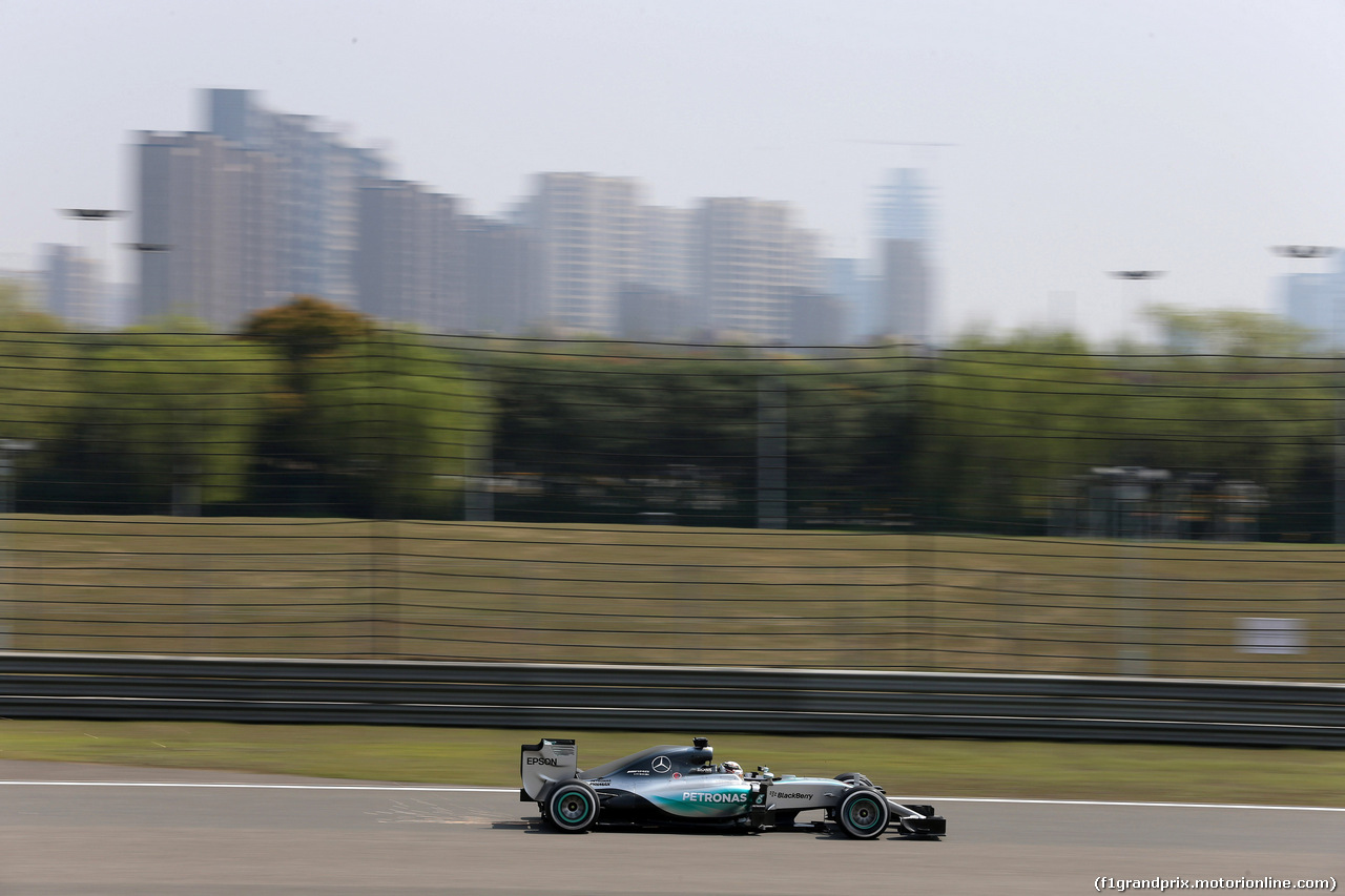 GP CINA, 10.04.2015 - Prove Libere 1, Lewis Hamilton (GBR) Mercedes AMG F1 W06