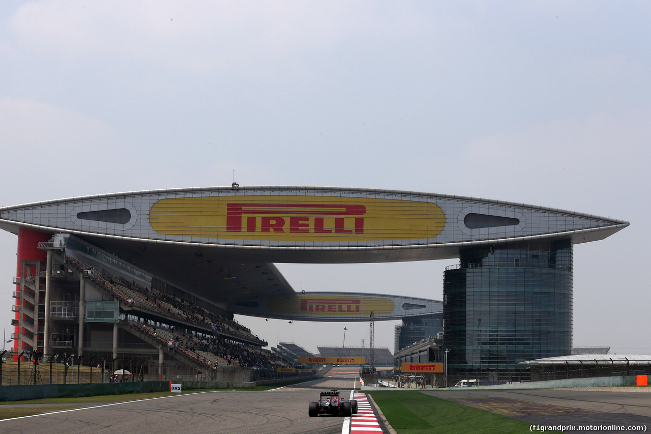 GP CINA, 10.04.2015 - Prove Libere 1, Daniel Ricciardo (AUS) Red Bull Racing RB11