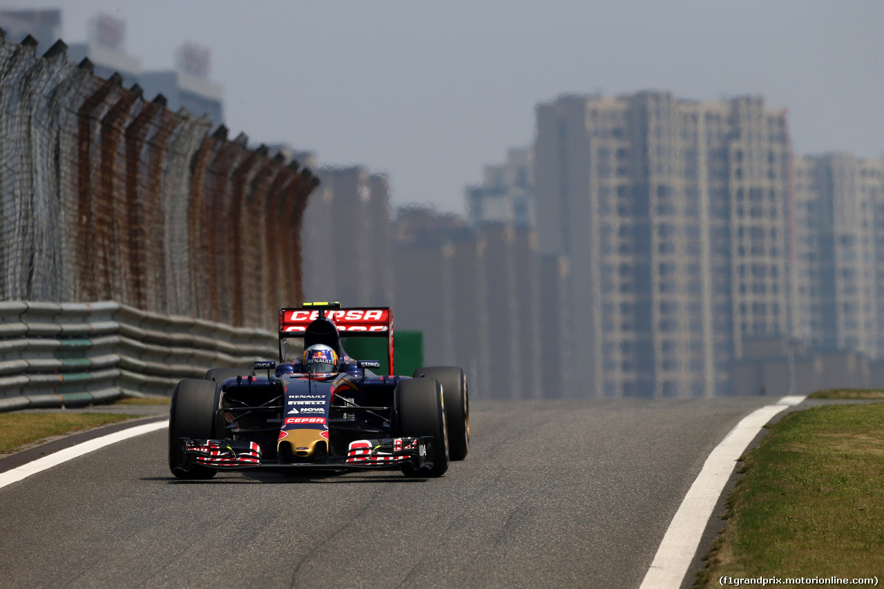 GP CINA, 10.04.2015 - Prove Libere 1, Daniil Kvyat (RUS) Red Bull Racing RB11