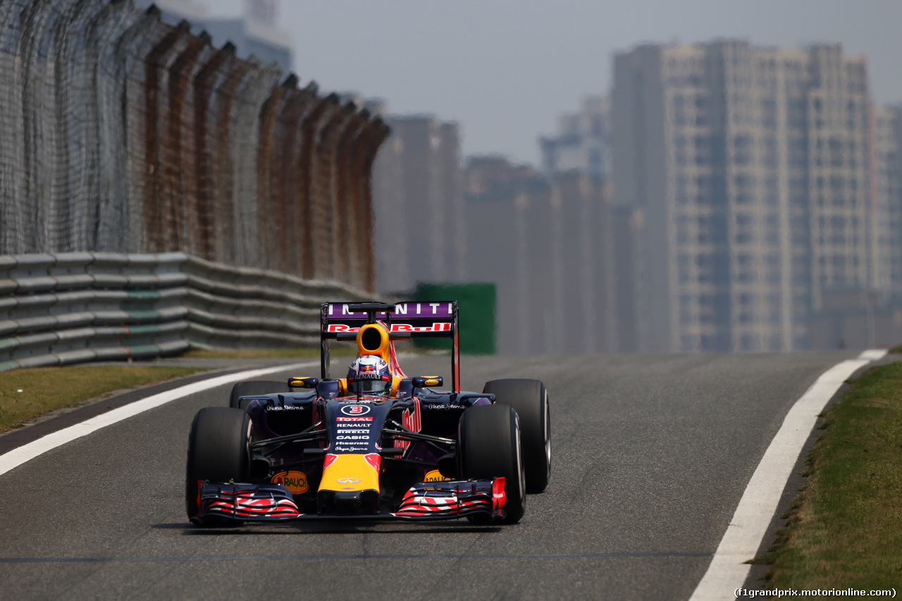 GP CINA, 10.04.2015 - Prove Libere 1, Daniel Ricciardo (AUS) Red Bull Racing RB11