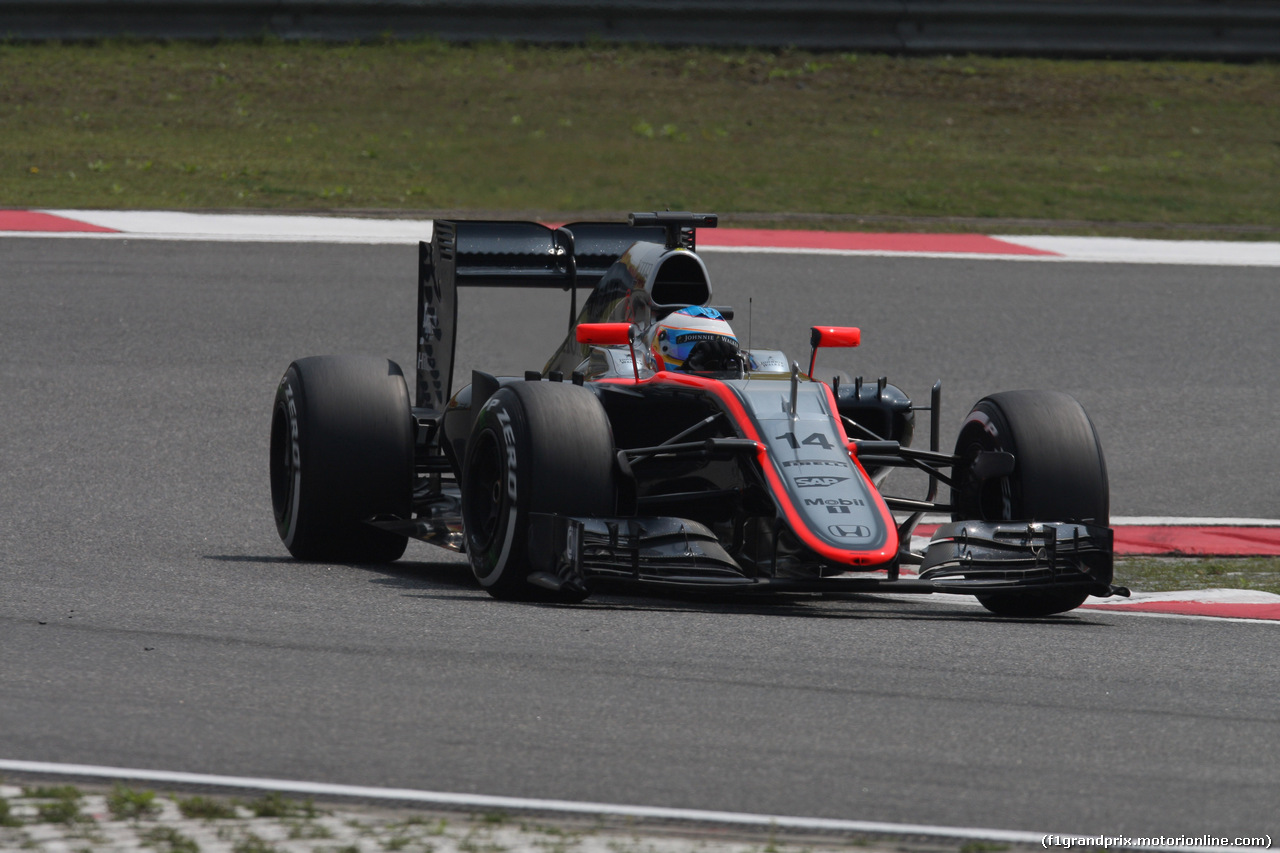 GP CINA, 10.04.2015 - Prove Libere 1, Fernando Alonso (ESP) McLaren Honda MP4-30