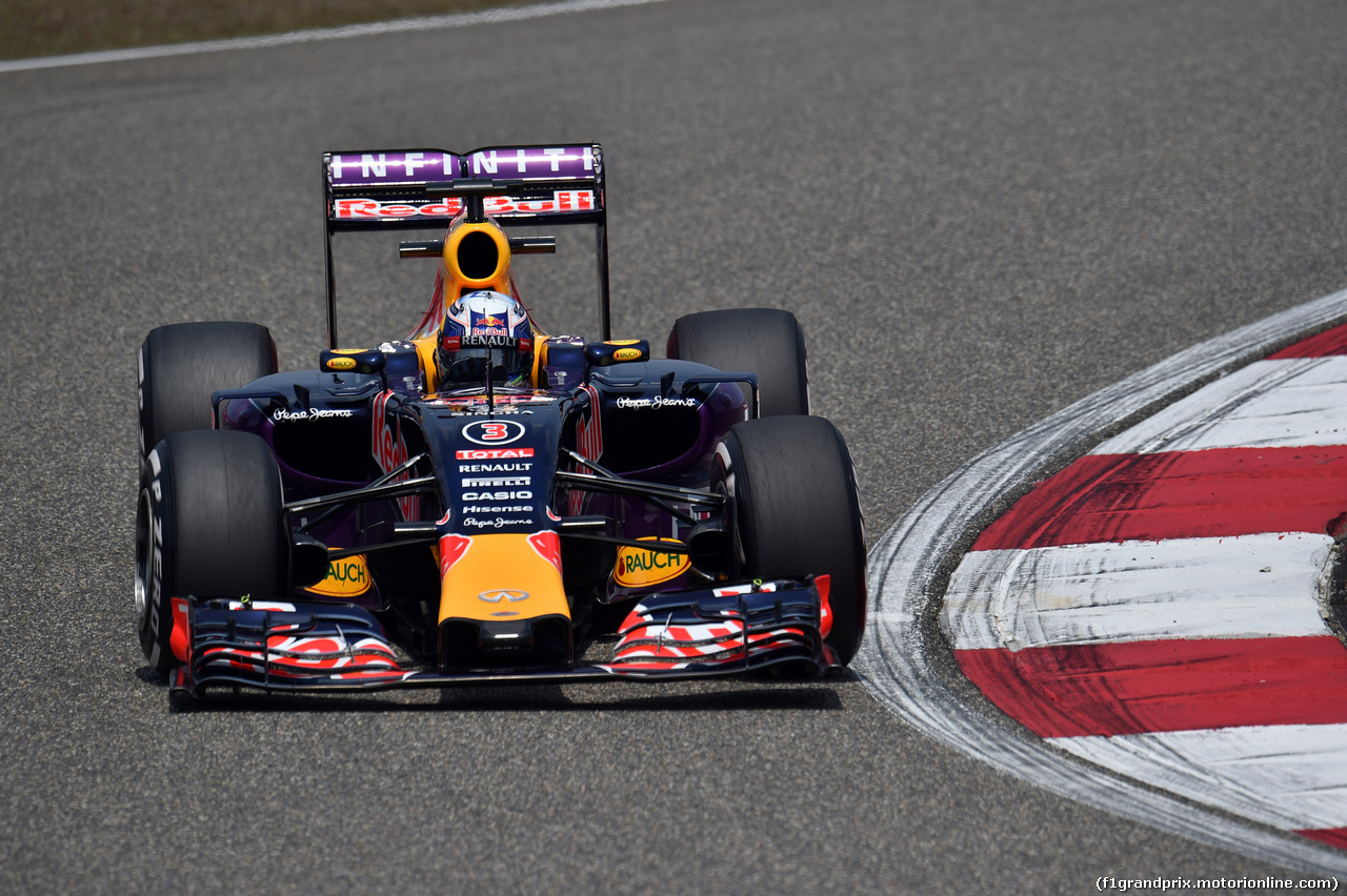GP CINA, 10.04.2015 - Prove Libere 1, Daniel Ricciardo (AUS) Red Bull Racing RB11