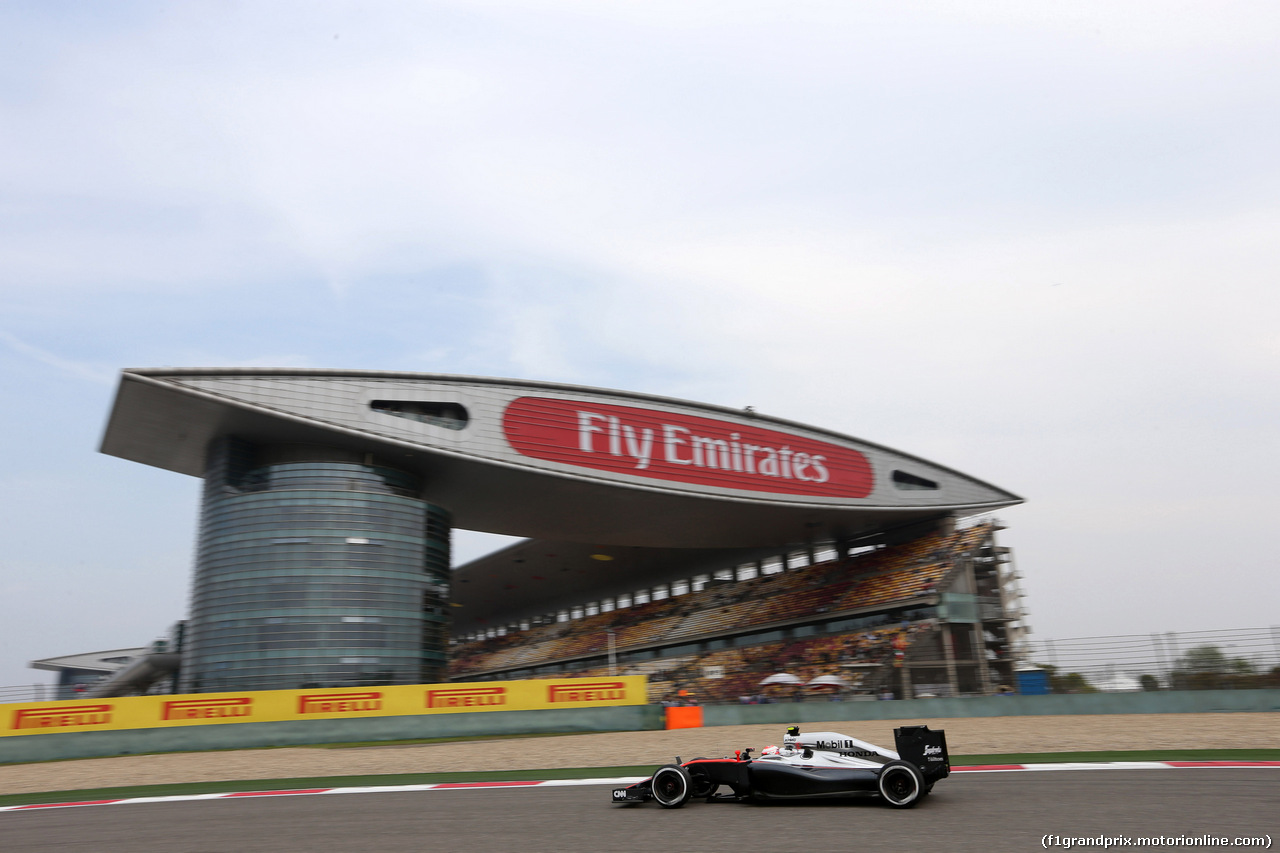 GP CINA, 10.04.2015 - Prove Libere 2, Jenson Button (GBR)  McLaren Honda MP4-30.