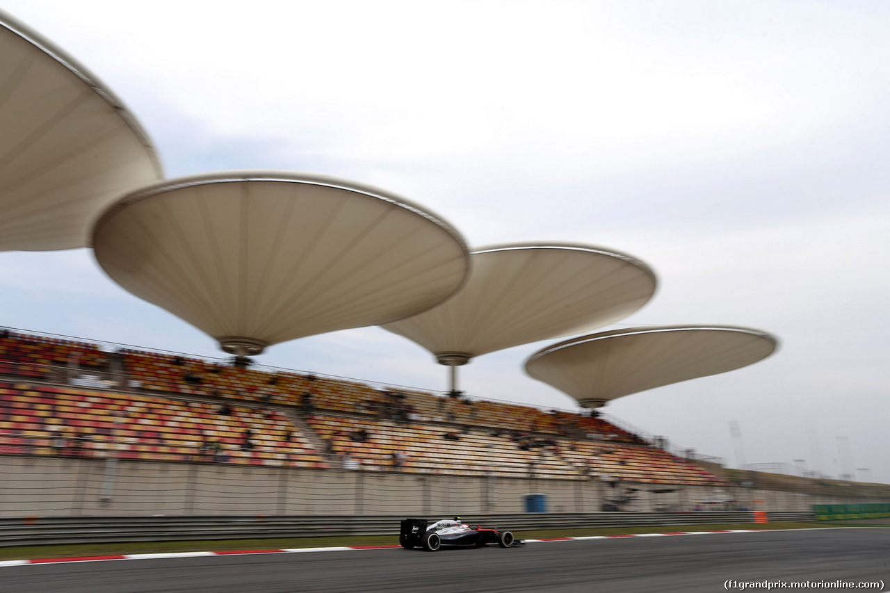 GP CINA, 10.04.2015 - Prove Libere 2, Jenson Button (GBR)  McLaren Honda MP4-30.