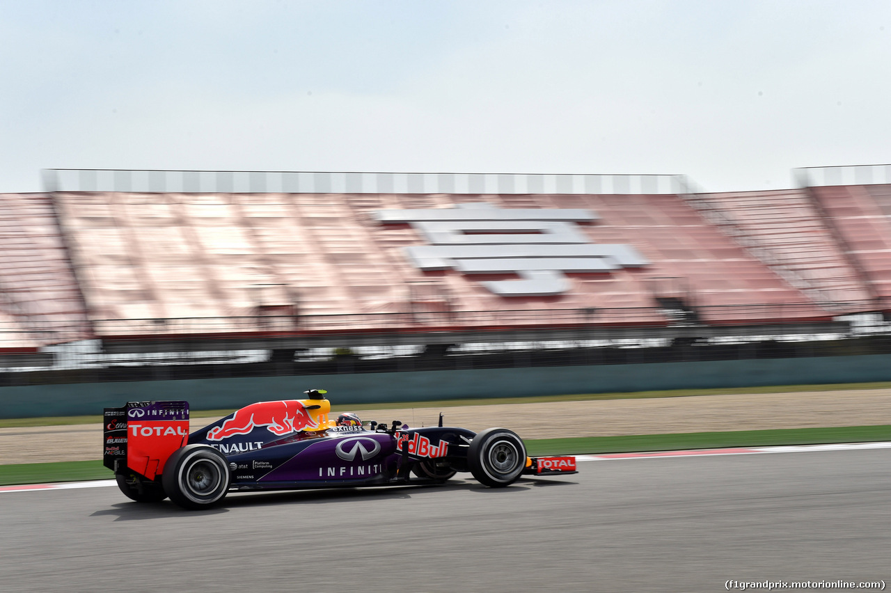 GP CINA, 10.04.2015 - Prove Libere 2, Daniil Kvyat (RUS) Red Bull Racing RB11