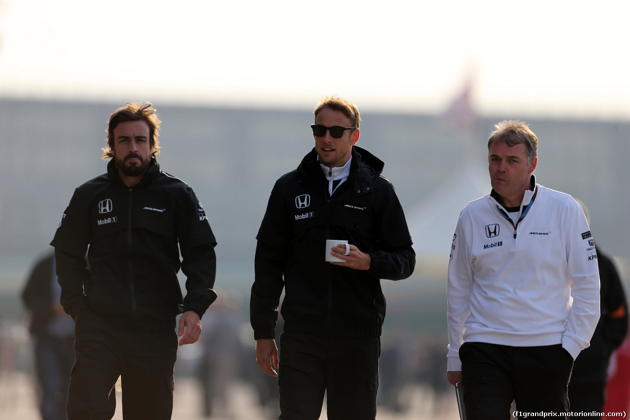 GP CINA, 10.04.2015 - Fernando Alonso (ESP) McLaren Honda MP4-30 e Jenson Button (GBR)  McLaren Honda MP4-30.