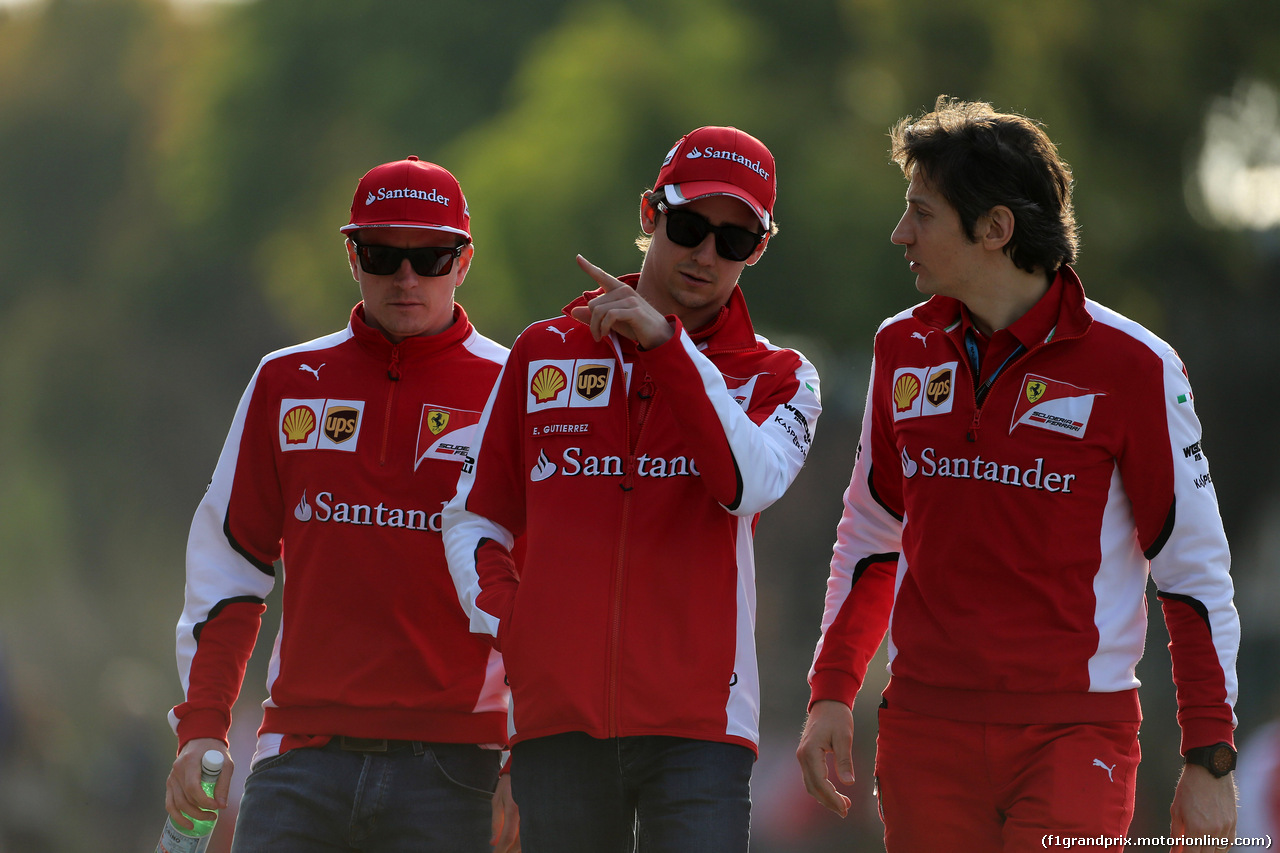 GP CINA, 10.04.2015 - Kimi Raikkonen (FIN) Ferrari SF15-T, Esteban Gutierrez (MEX) Ferrari Test e Reserve Driver e Massimo Rivola (ITA), Ferrari Sporting Director