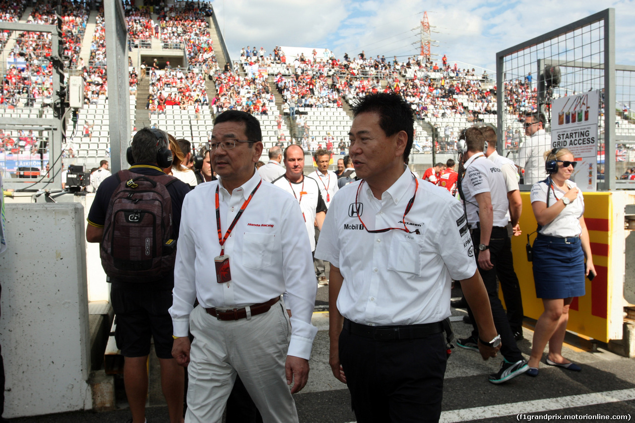 GP GIAPPONE, 27.09.2015 - Gara, (L-R) Takahiro Hachigo (JPN) Honda CEO e Yasuhisa Arai (JPN) Honda Motorsport Chief Officer