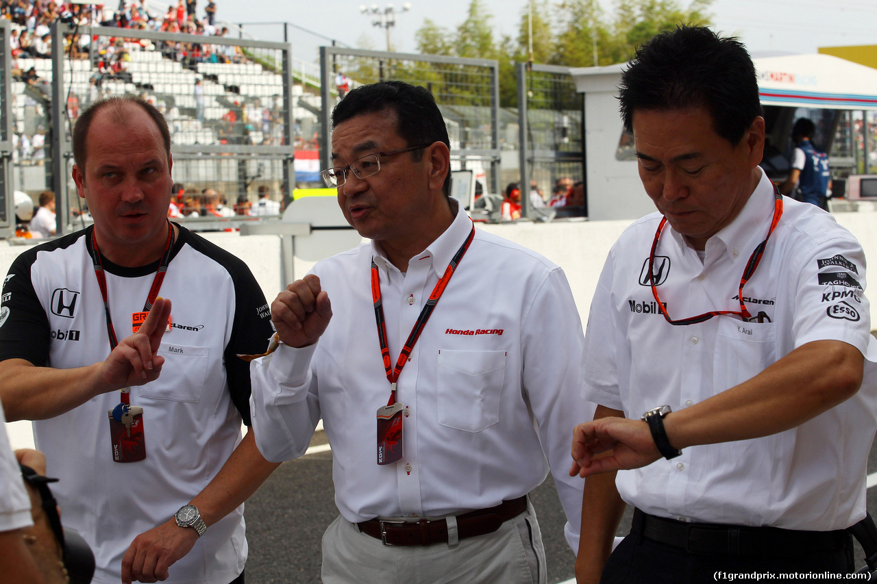 GP GIAPPONE, 27.09.2015 - Gara, (L-R) Takahiro Hachigo (JPN) Honda CEO e Yasuhisa Arai (JPN) Honda Motorsport Chief Officer