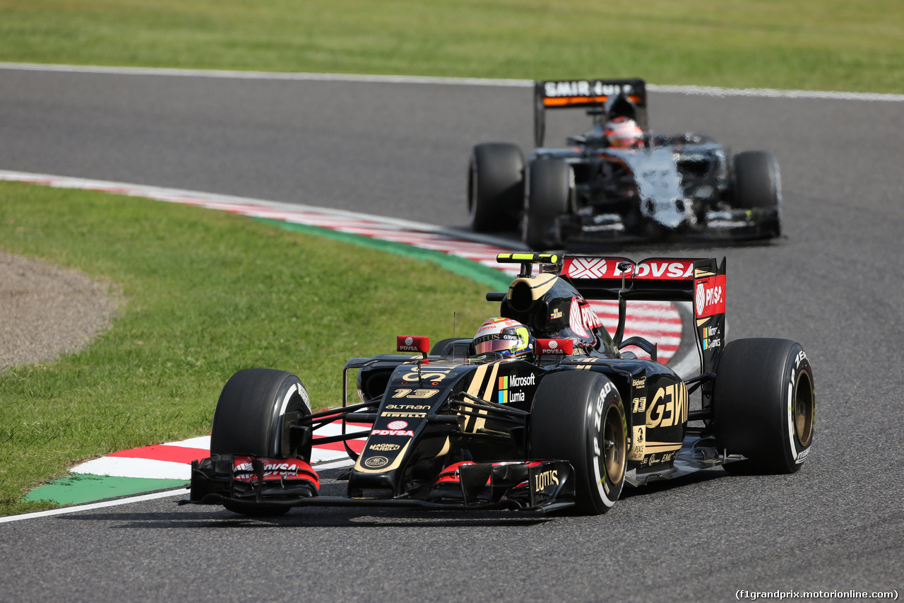 GP GIAPPONE, 27.09.2015 - Gara, Pit stop, Pastor Maldonado (VEN) Lotus F1 Team E23