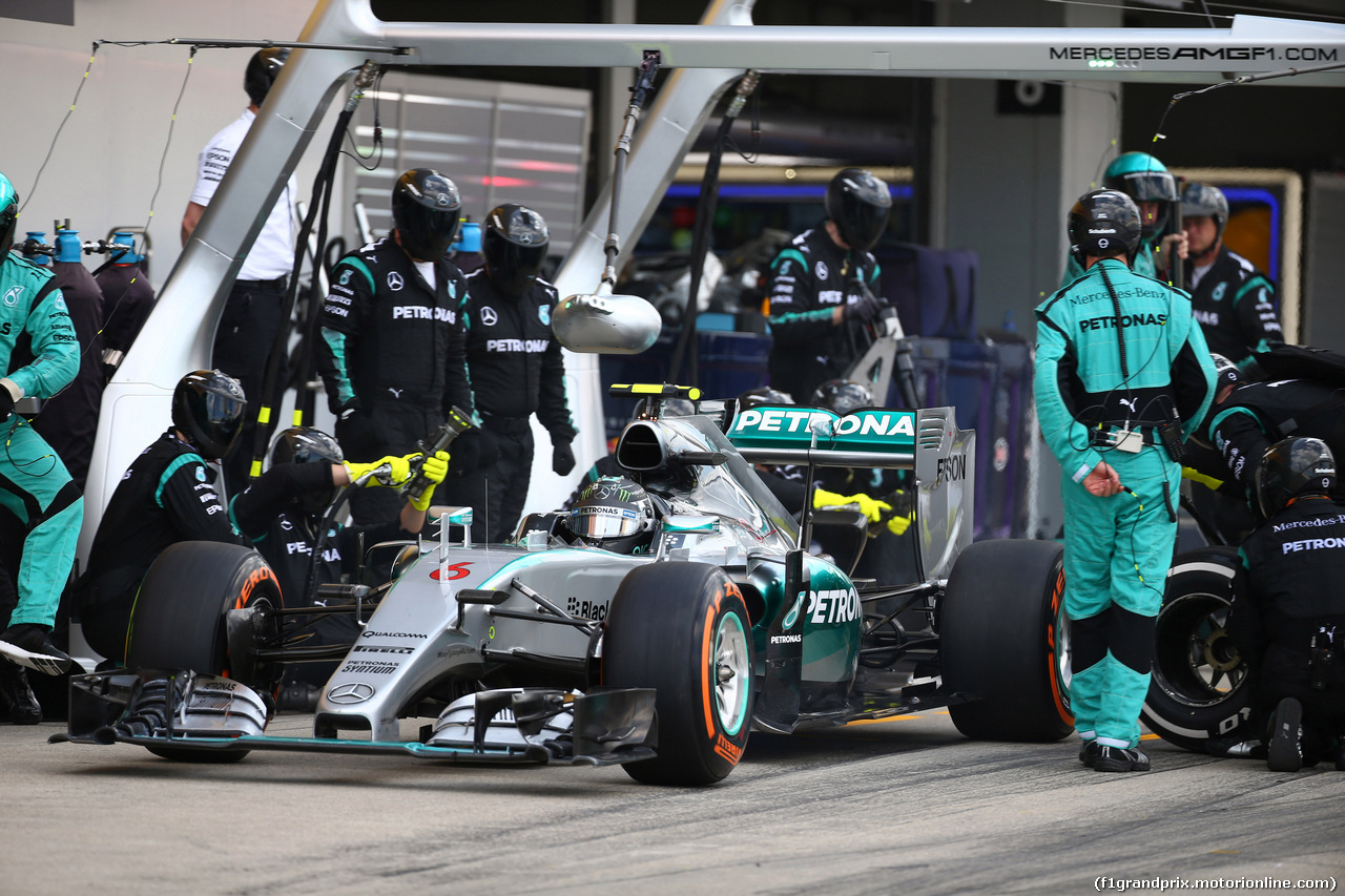 GP GIAPPONE, 27.09.2015 - Gara, Pit stop, Nico Rosberg (GER) Mercedes AMG F1 W06