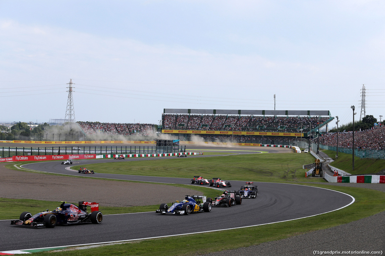 GP GIAPPONE, 27.09.2015 - Gara, Pit stop, Carlos Sainz Jr (ESP) Scuderia Toro Rosso STR10