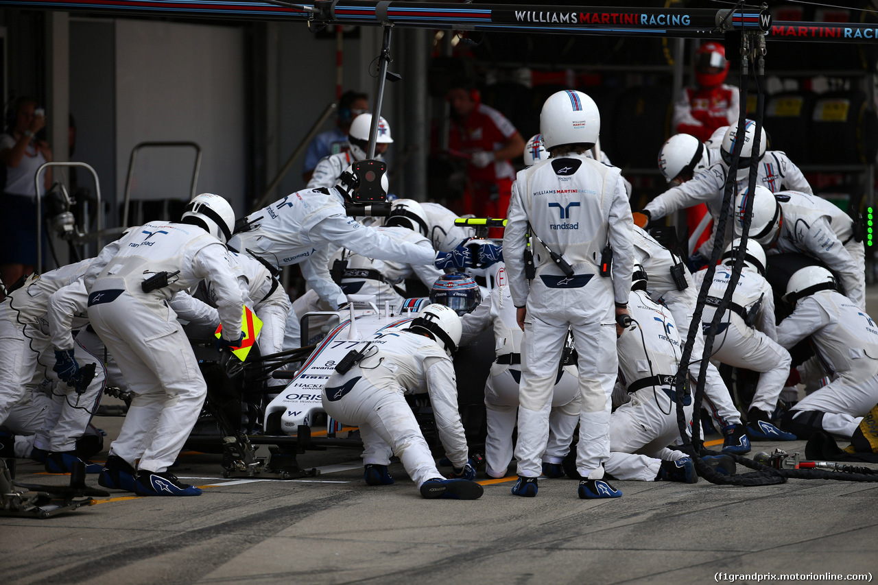 GP GIAPPONE, 27.09.2015 - Gara, Pit stop, Valtteri Bottas (FIN) Williams F1 Team FW37
