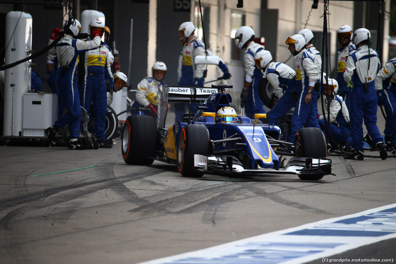 GP GIAPPONE, 27.09.2015 - Gara, Pit stop, Marcus Ericsson (SUE) Sauber C34