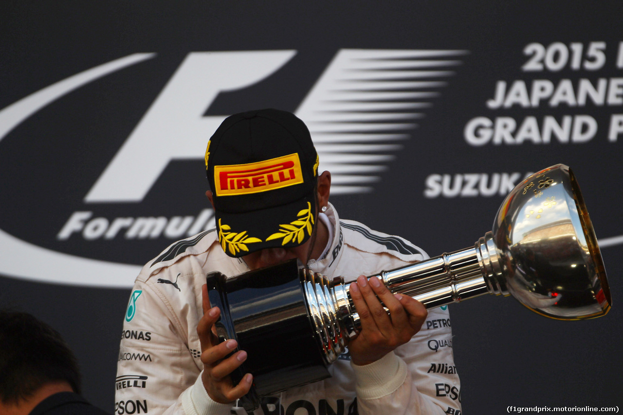 GP GIAPPONE, 27.09.2015 - Gara, Lewis Hamilton (GBR) Mercedes AMG F1 W06 vincitore