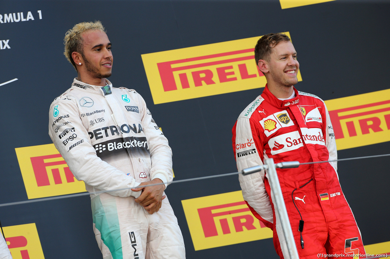 GP GIAPPONE, 27.09.2015 - Gara, Lewis Hamilton (GBR) Mercedes AMG F1 W06 vincitore e terzo Sebastian Vettel (GER) Ferrari SF15-T